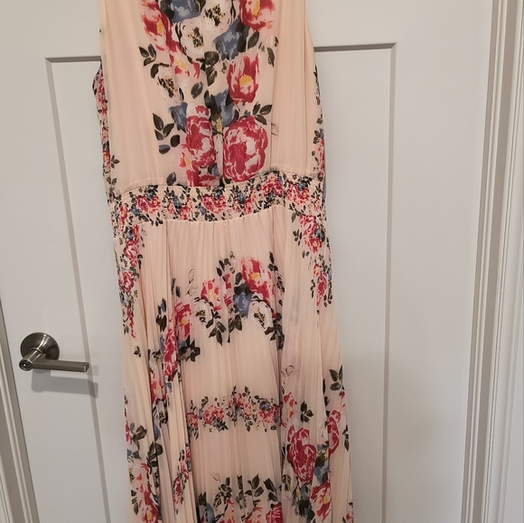 WHBM Pleated Midi Dress in like new condition, size 12, worn twice! - Picture 6 of 6